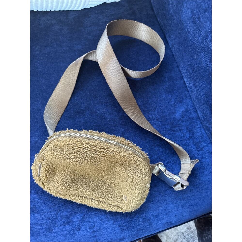 Lululemon Everywhere Belt Bag Sherpa Fleece Caramel Brown